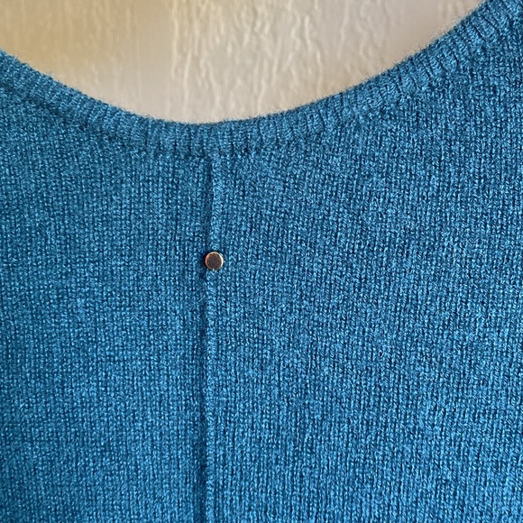 Cuyana Single-Origin Cashmere Scoop Neck Sweater, Jade, XS - Picture 5 of 9